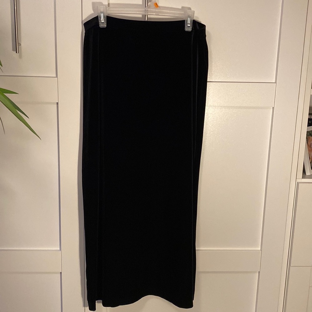 Black velvet long skirt